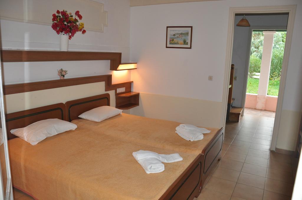 Tassos 2* Corfu (city)
